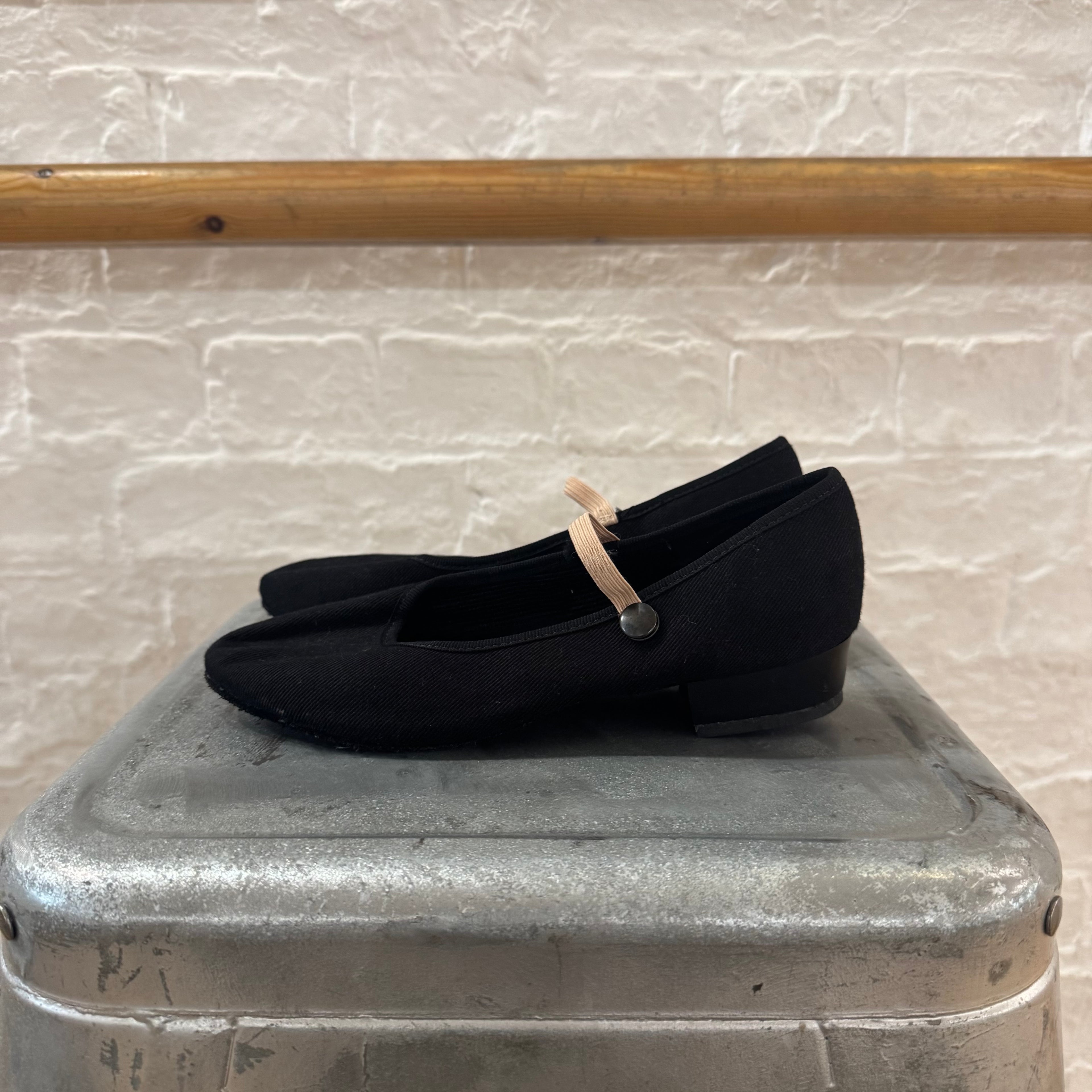 PRE-LOVED Freed of London Canvas Character Junior UK3