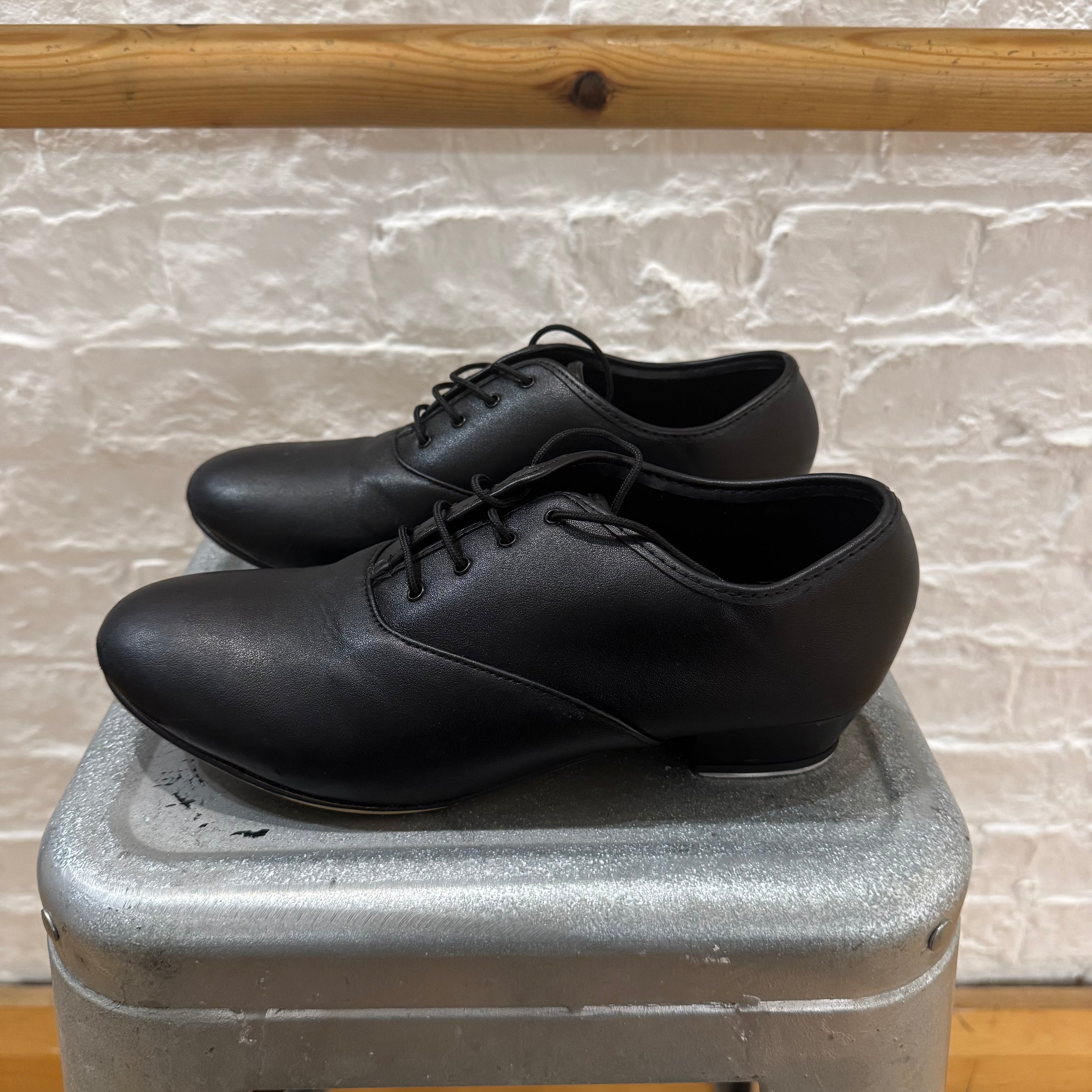 PRE-LOVED Alegra Black Unisex Oxford Tap Shoe - EU 41 / UK 7