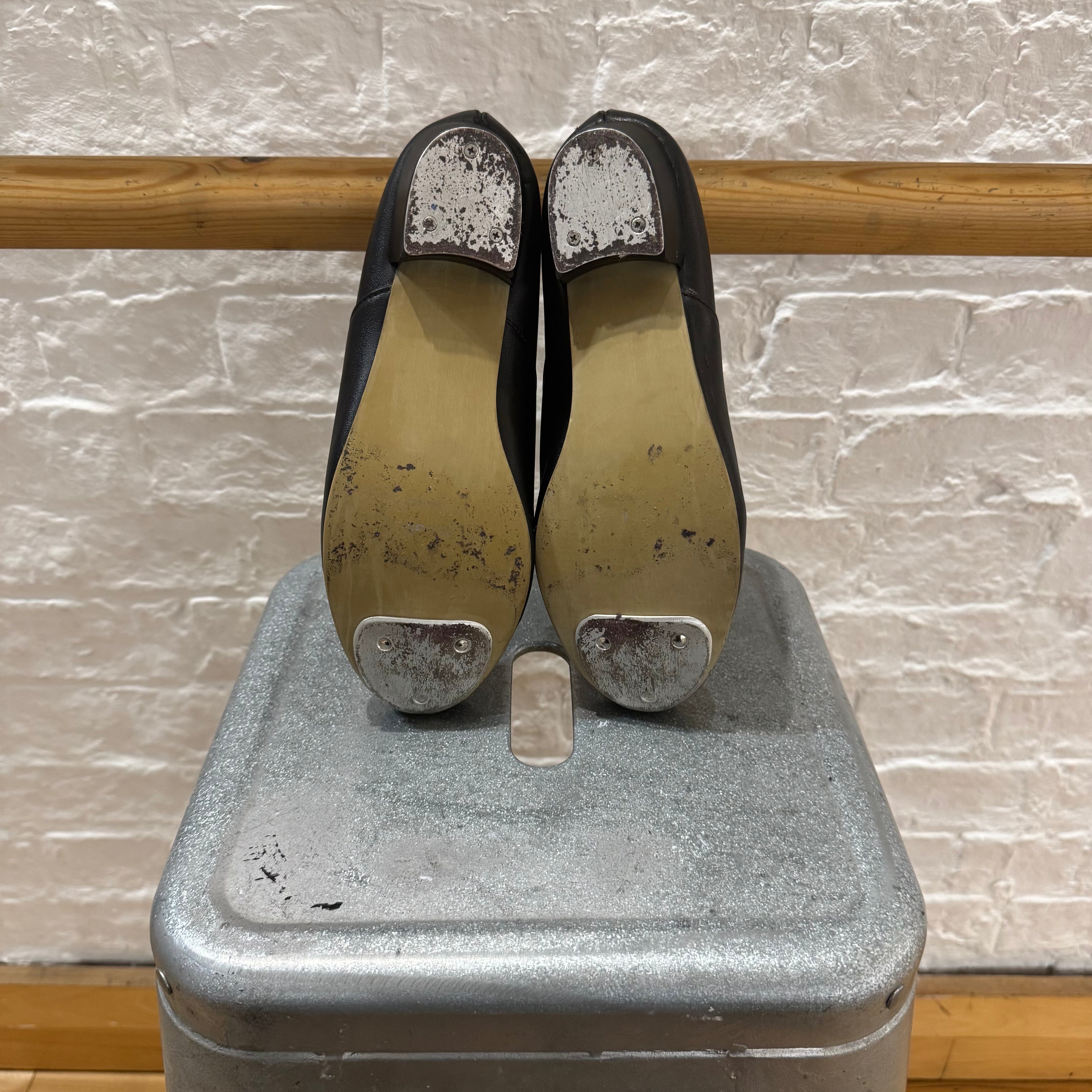 PRE-LOVED Alegra Black Unisex Oxford Tap Shoe - EU 41 / UK 7