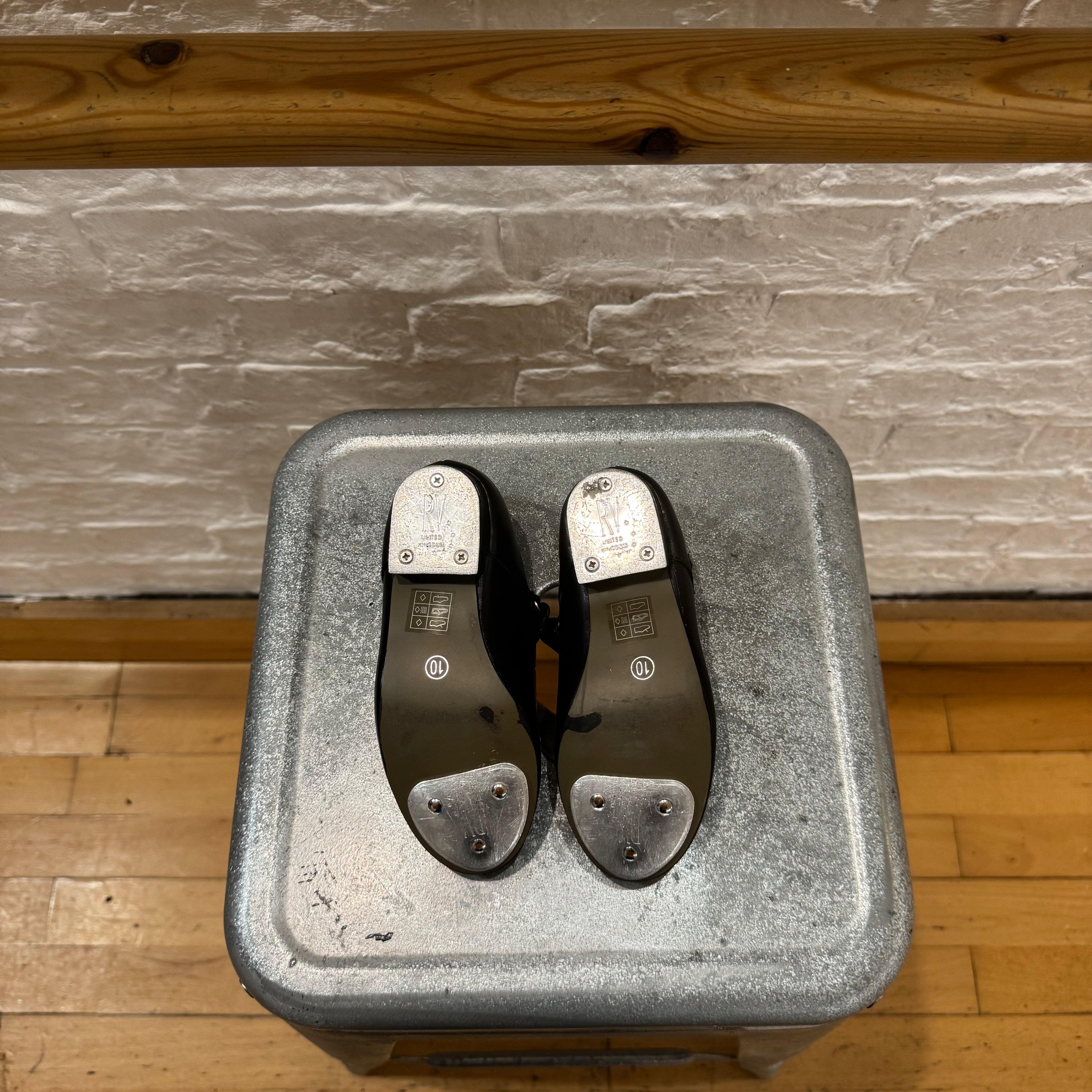 PRE-LOVED Roch Valley Velcro Fastening Tap Shoe EU 28 / UK 10